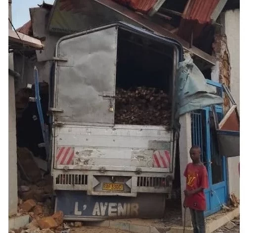 Kamonyi:Habereye Impanuka Y’imodoka Yinjiye Mu Nzu Y’umuturage ...